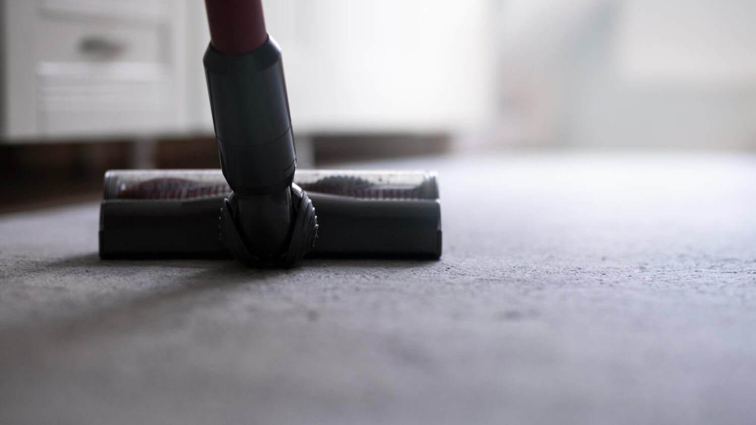 close up cleaner roller cleaning carpet